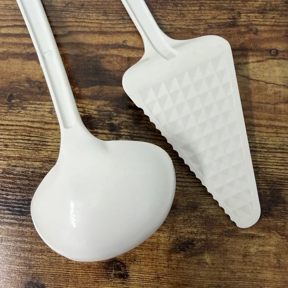 Pyrex Accessories White Plastic Utensils 2pcs LADLE and PIE SPATULA Server USA